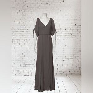 Vera‎ Wang WHITE Gray Gown With Open Sleeves